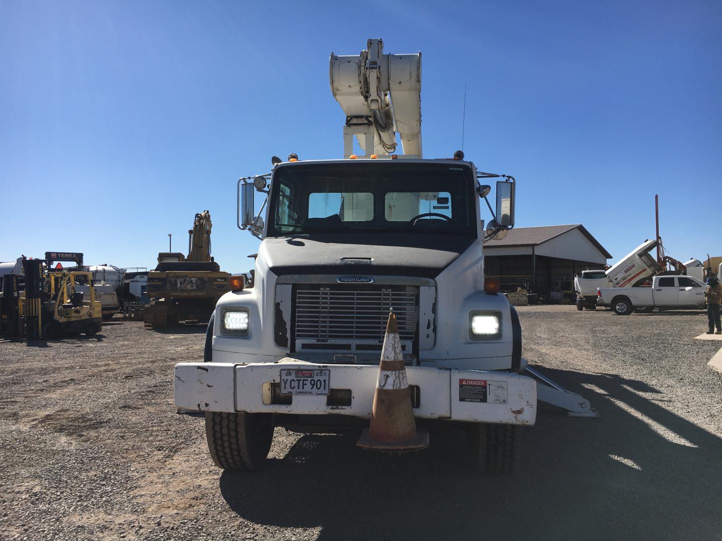 CAMION CON CANASTILLA ALTEC  AM855-F88